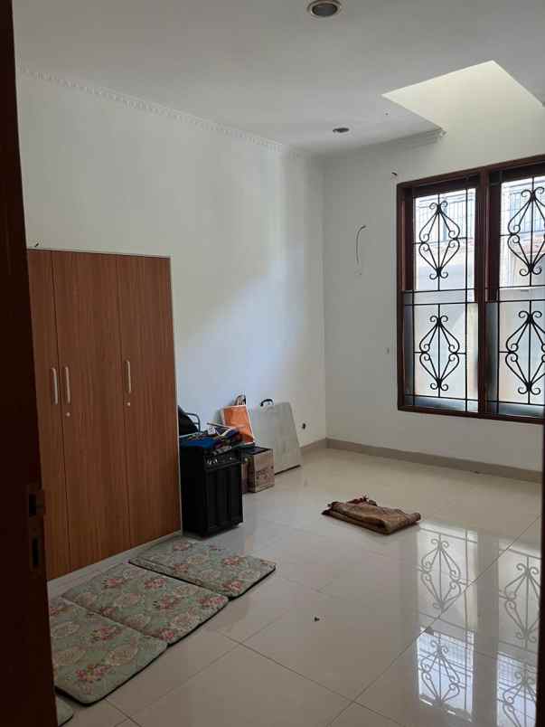 dijual rumah di kranggan permai cibubur