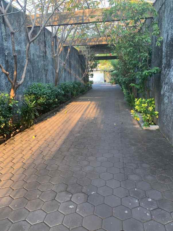 dijual rumah di surabaya barat