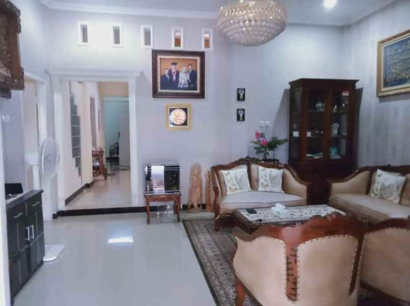 dijual rumah durian banyumanik