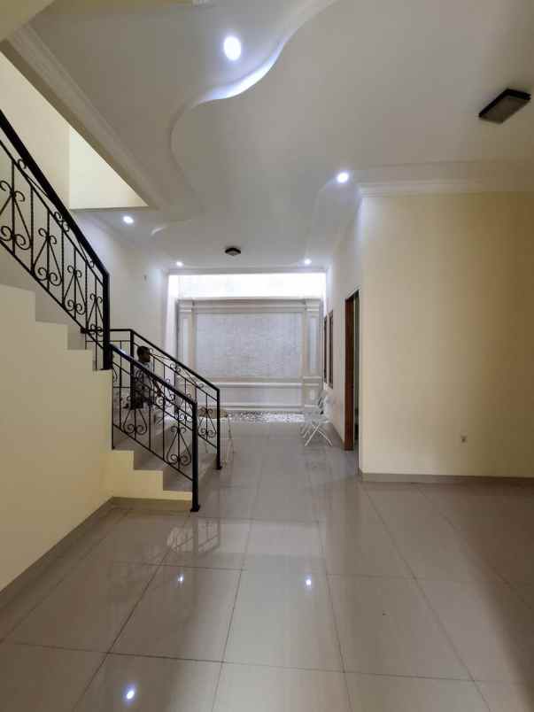 dijual rumah eramas 2000 real estate