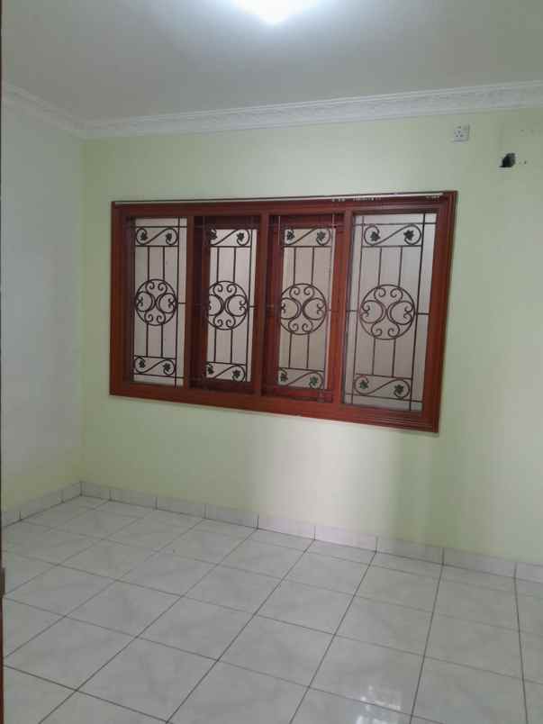 dijual rumah gading pelangi