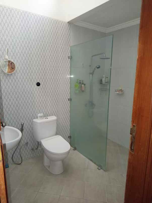 dijual rumah gedong