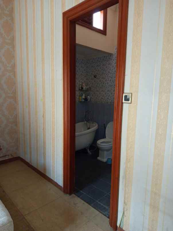 dijual rumah gedong