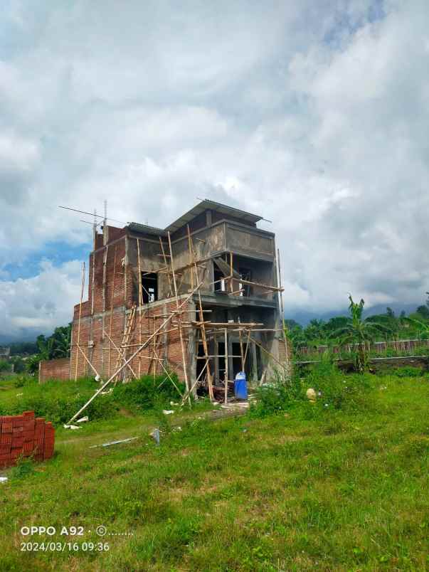 dijual rumah graha arna