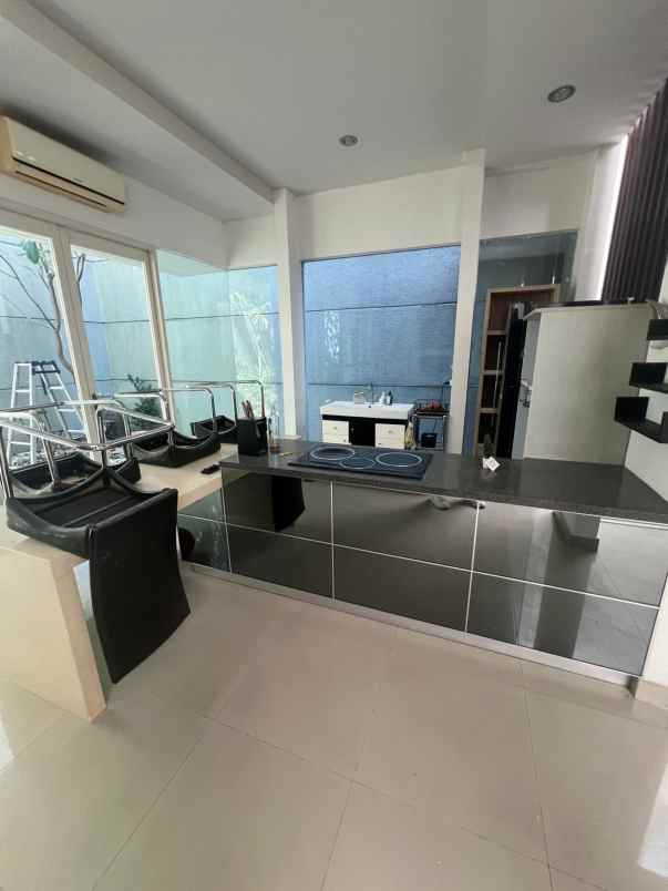 dijual rumah graha famili
