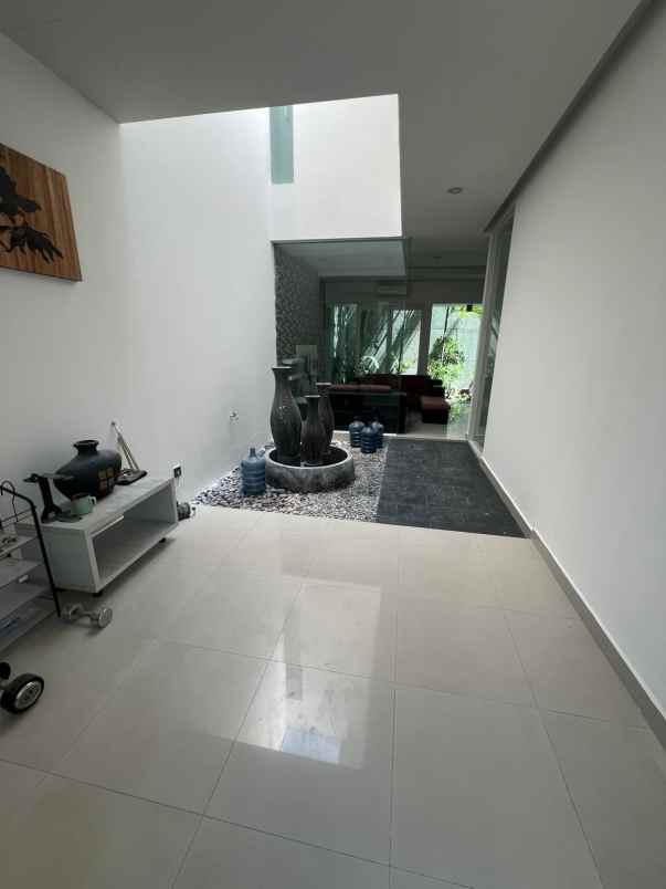 dijual rumah graha famili