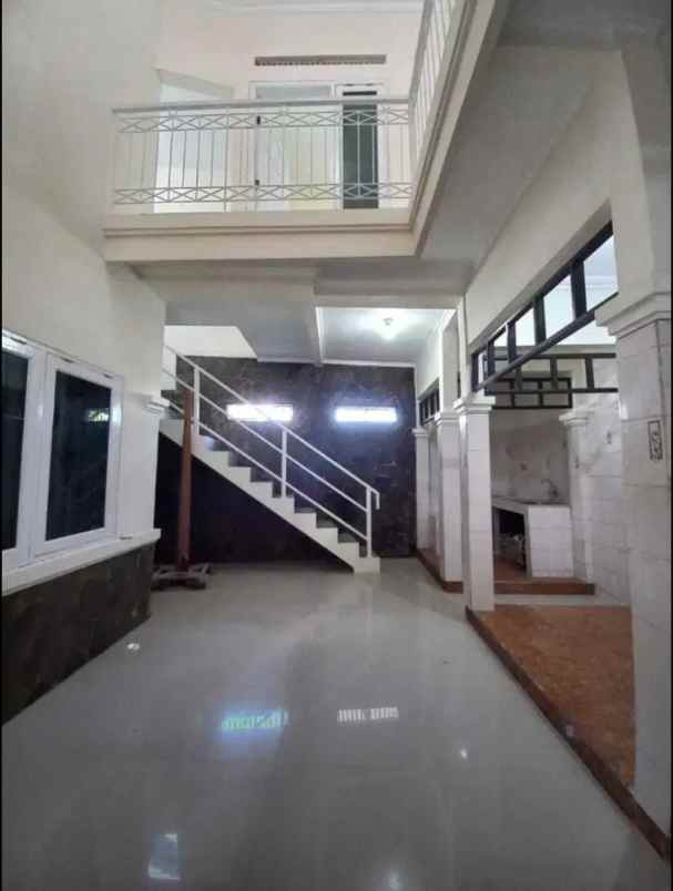 dijual rumah graha tirta waru