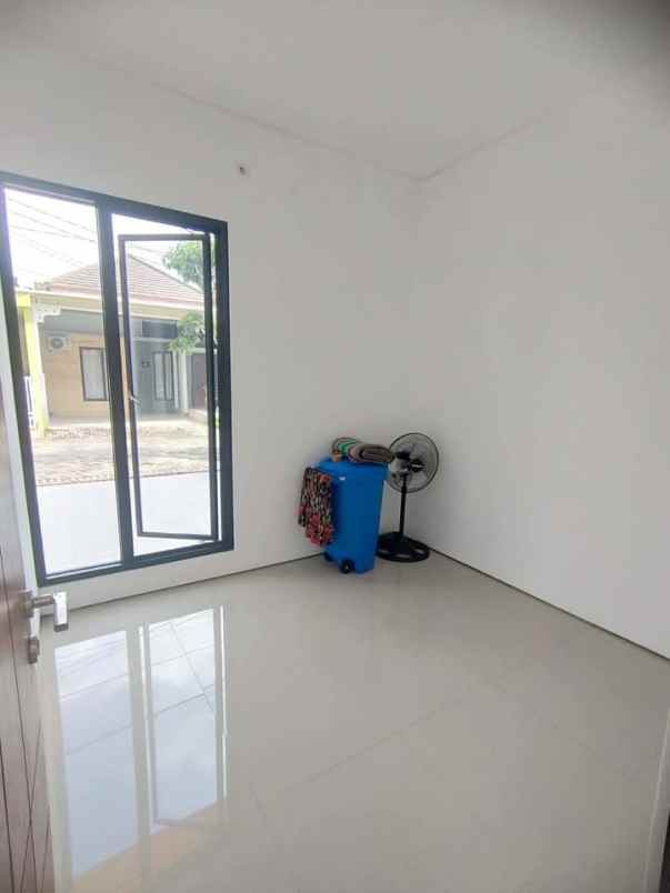 dijual rumah grand royal