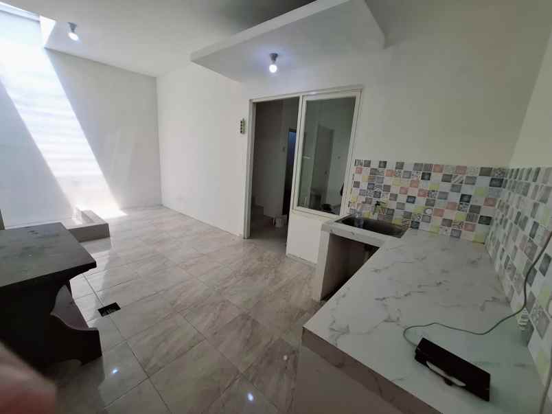 dijual rumah green mansion regency