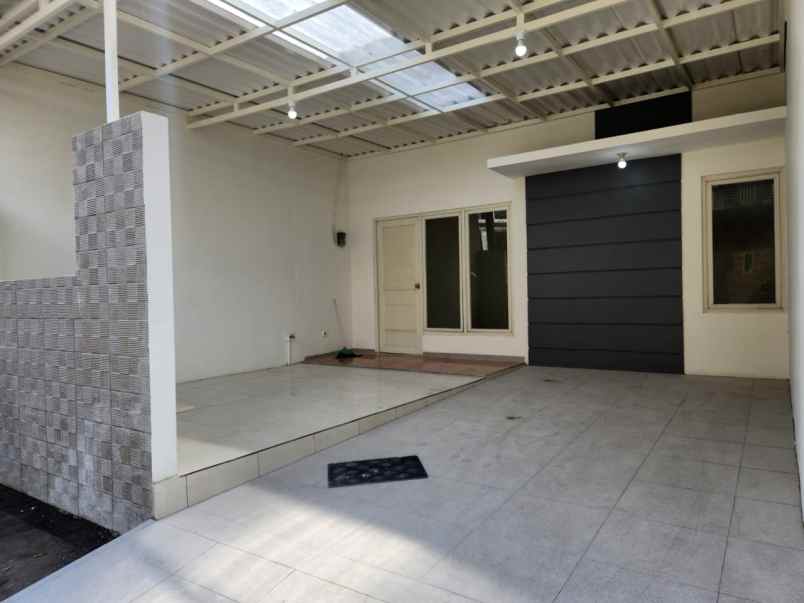 dijual rumah green mansion regency