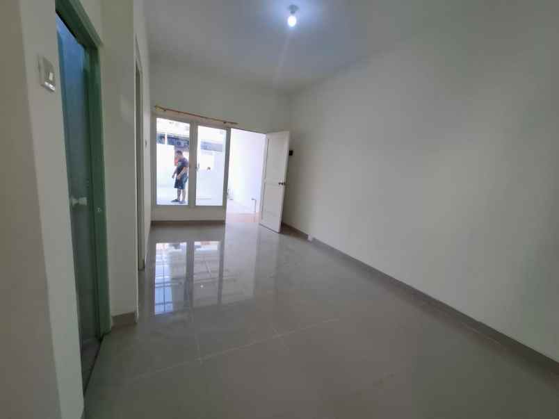 dijual rumah green mansion regency