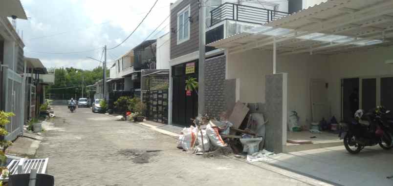 dijual rumah green mansion regency