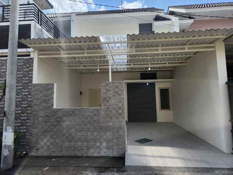 dijual rumah green mansion regency