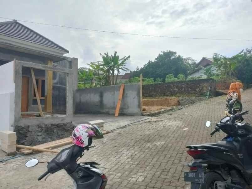 dijual rumah gunung pati