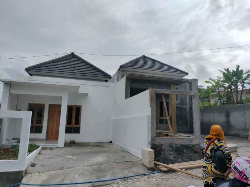 dijual rumah gunung pati