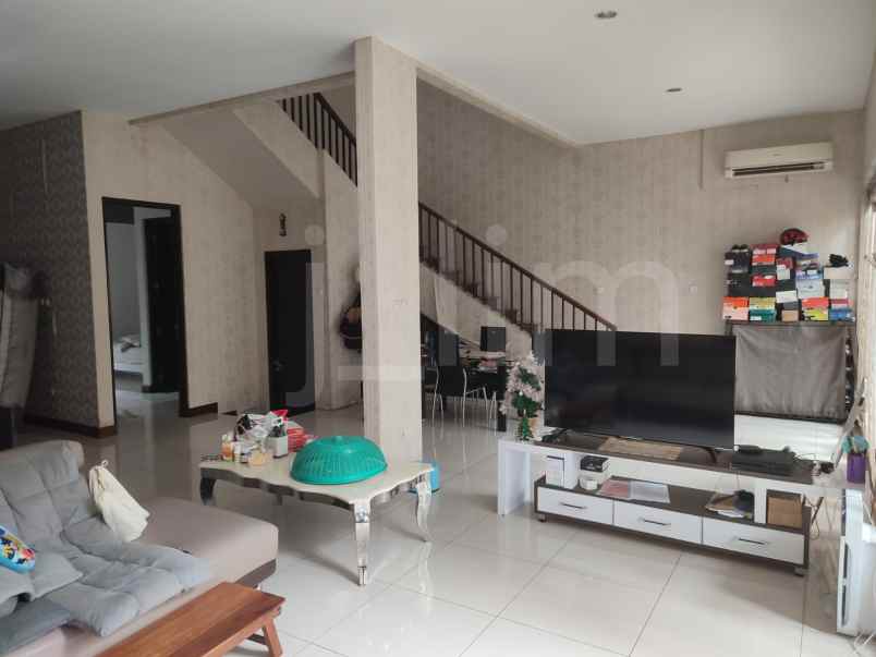 dijual rumah harapan indah