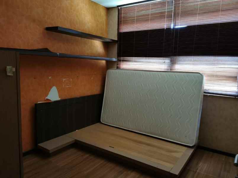 dijual rumah hook cigadung