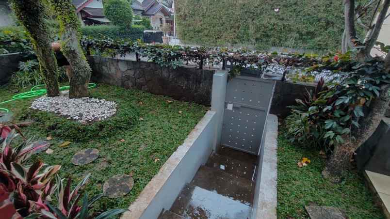 dijual rumah hook cigadung