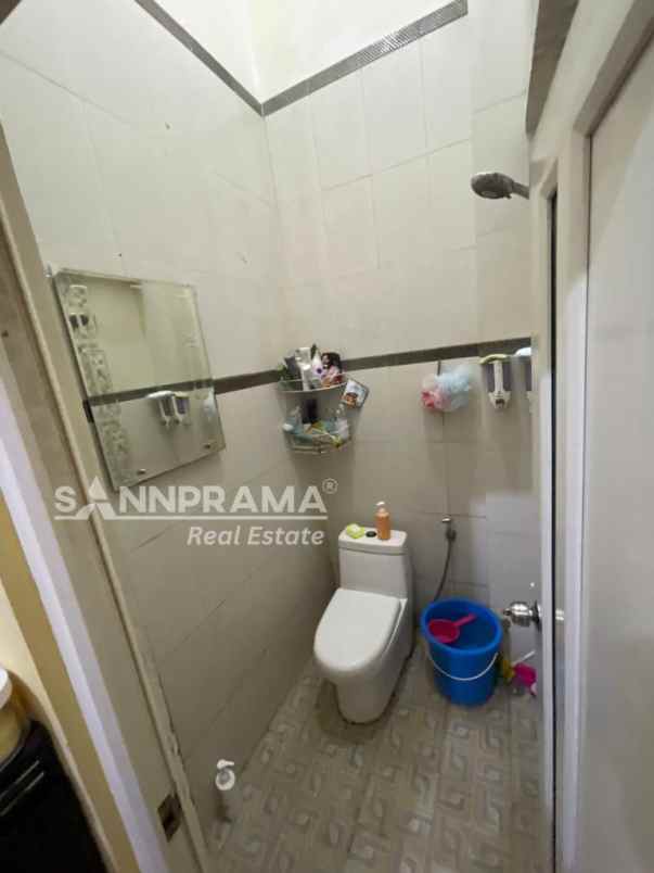 dijual rumah hook di komplek tirta mandala depok