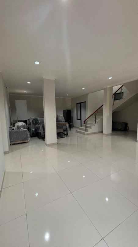 dijual rumah hook kota wisata