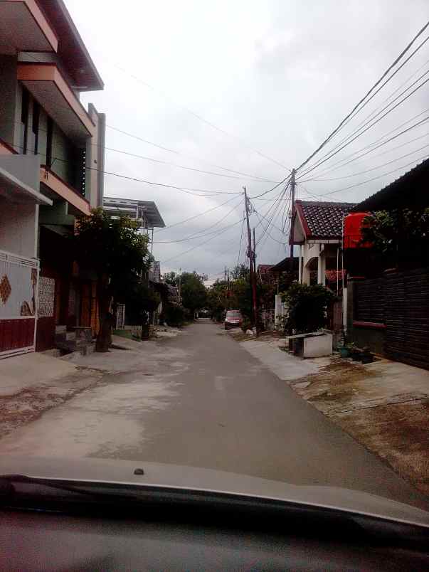 dijual rumah huni 2 kt 1 carport