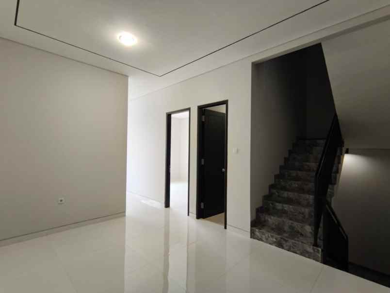 dijual rumah imperial gading sukapura