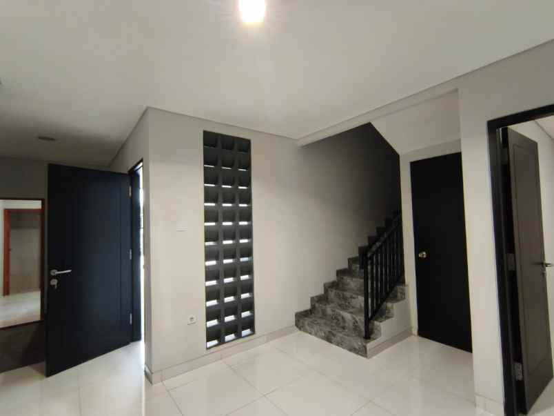 dijual rumah imperial gading sukapura