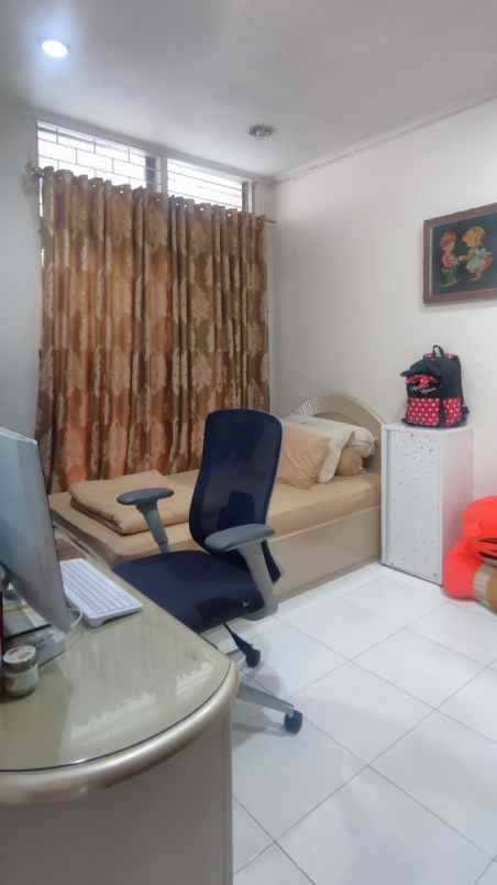 dijual rumah jalan cempaka putih tengah