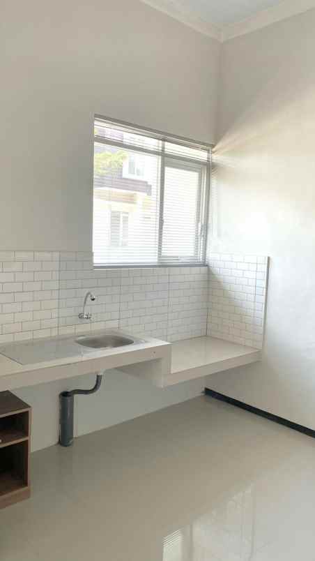 dijual rumah jalan flamboyan sukun kota