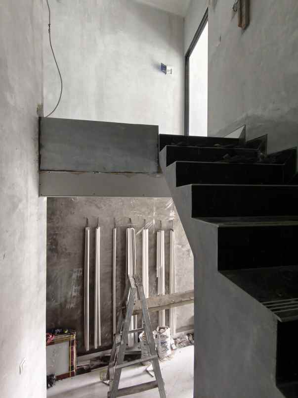 dijual rumah jalan h kocen kalimulya