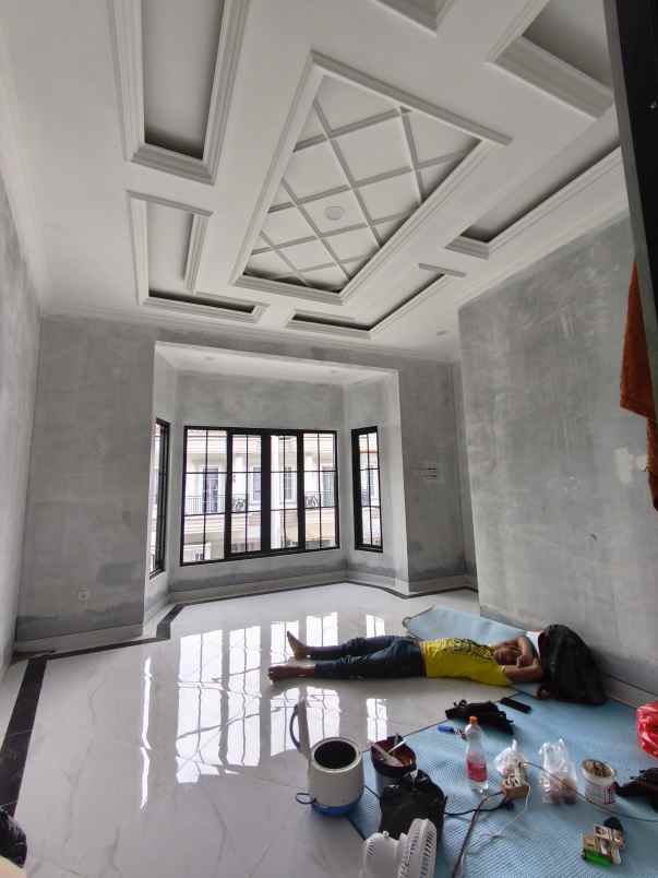 dijual rumah jalan h kocen kalimulya