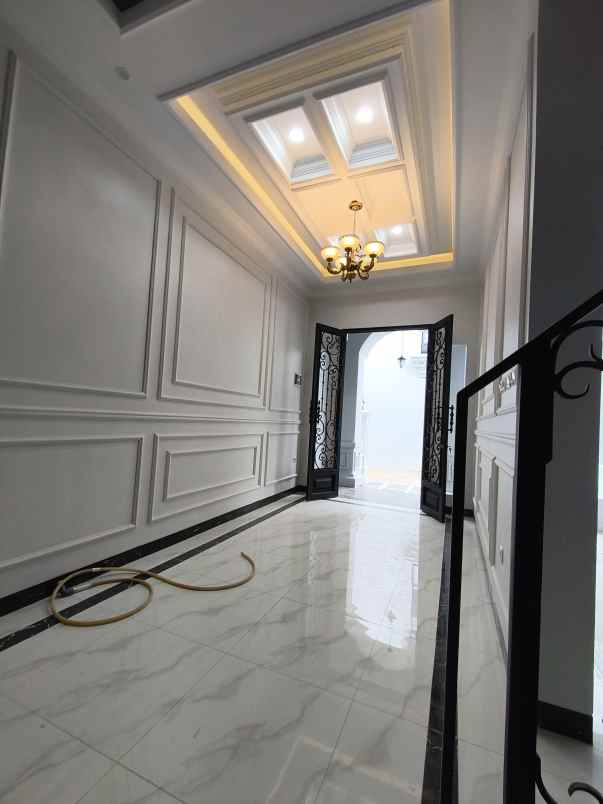 dijual rumah jalan h kocen kalimulya