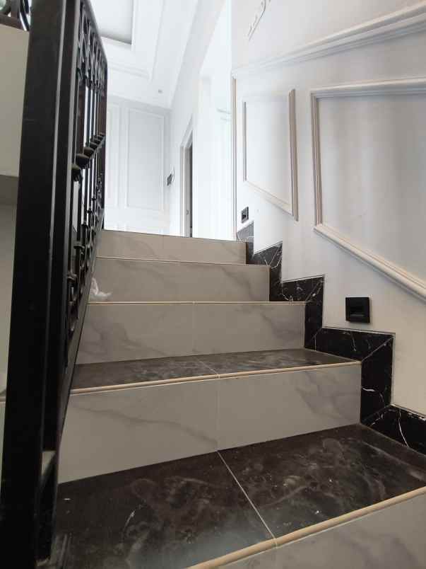 dijual rumah jalan h kocen kalimulya