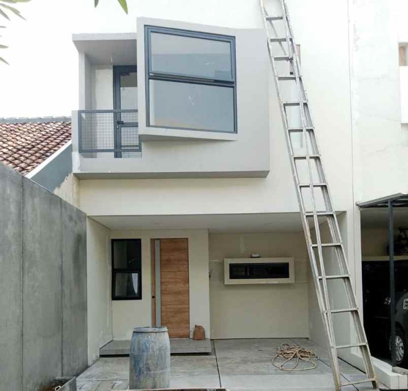 dijual rumah jalan haji miing