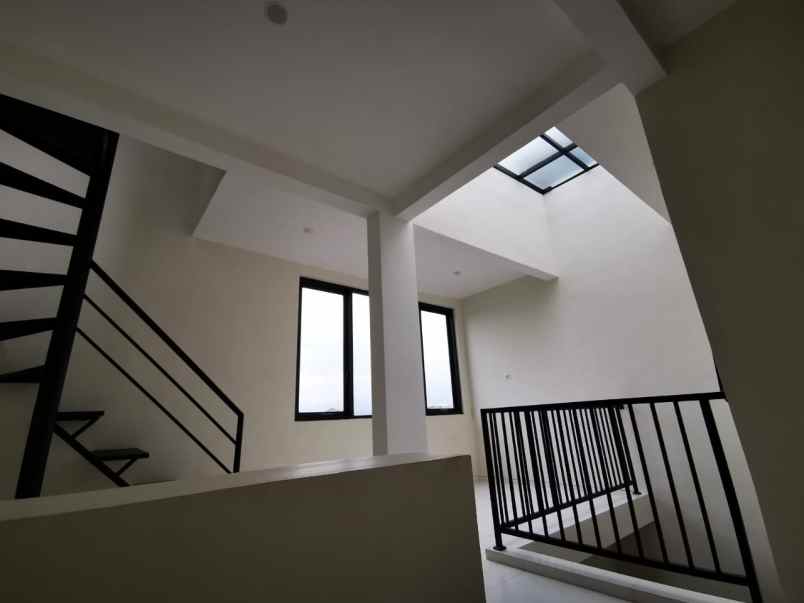 dijual rumah jalan ikan tombro