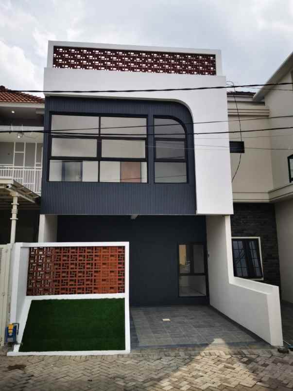 dijual rumah jalan ikan tombro