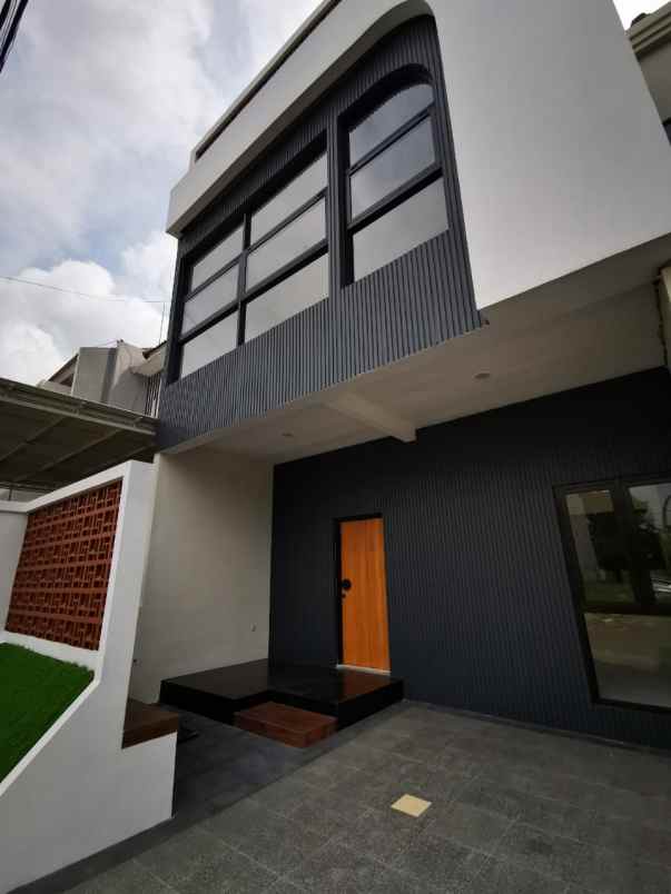 dijual rumah jalan ikan tombro