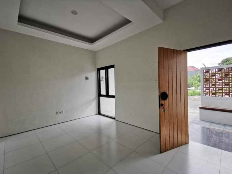 dijual rumah jalan ikan tombro