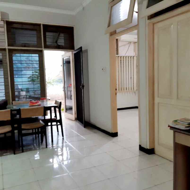 dijual rumah jalan jajar tunggal