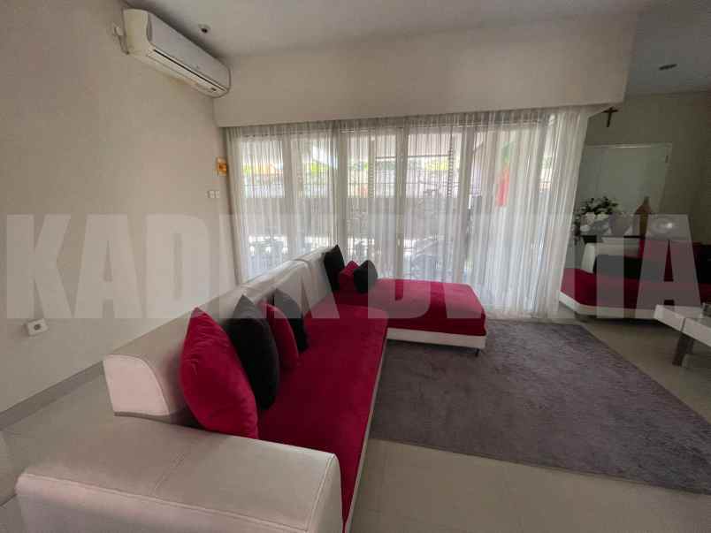 dijual rumah jalan laksamana