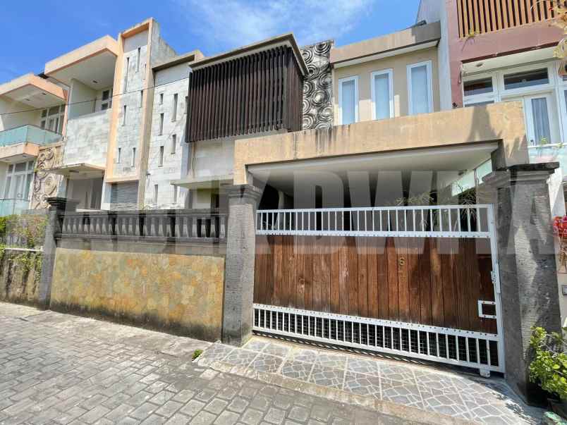 dijual rumah jalan laksamana