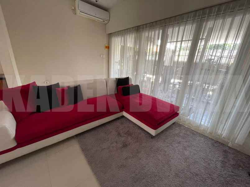 dijual rumah jalan laksamana