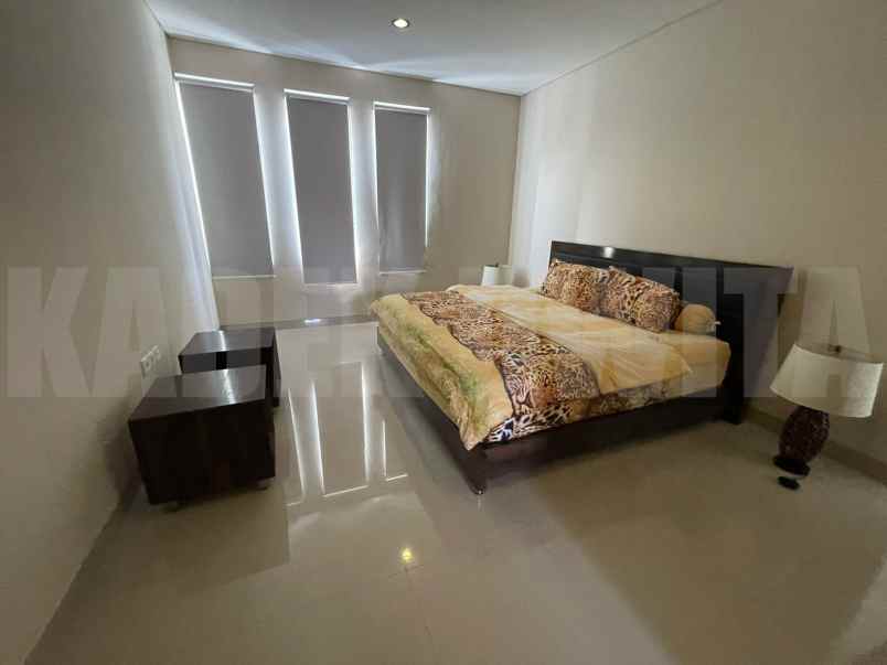 dijual rumah jalan laksamana