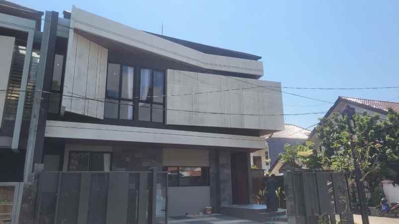 dijual rumah jalan manyar indah