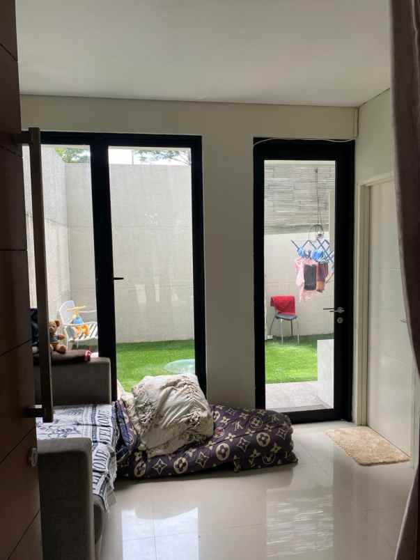 dijual rumah jalan northwest lake