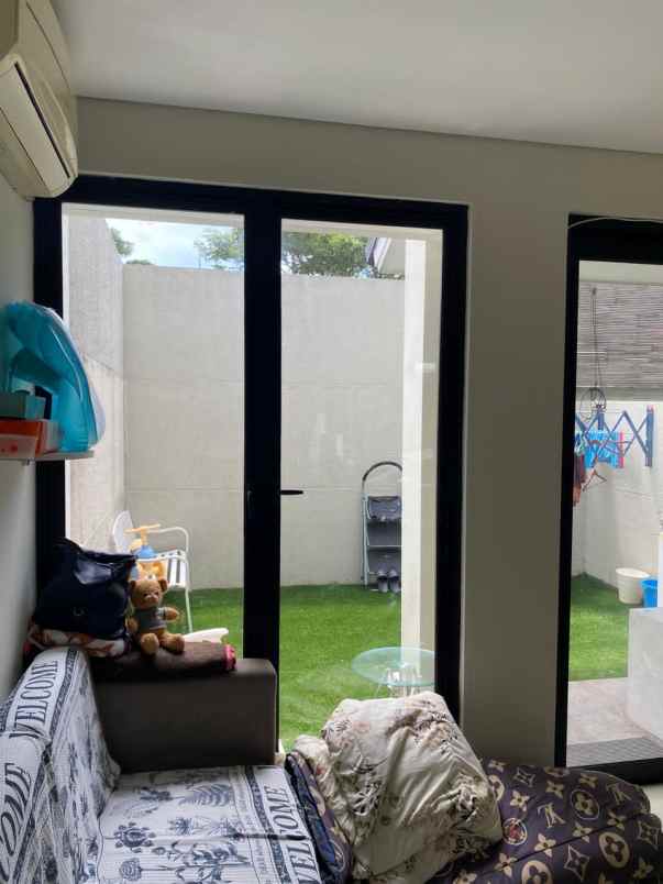 dijual rumah jalan northwest lake