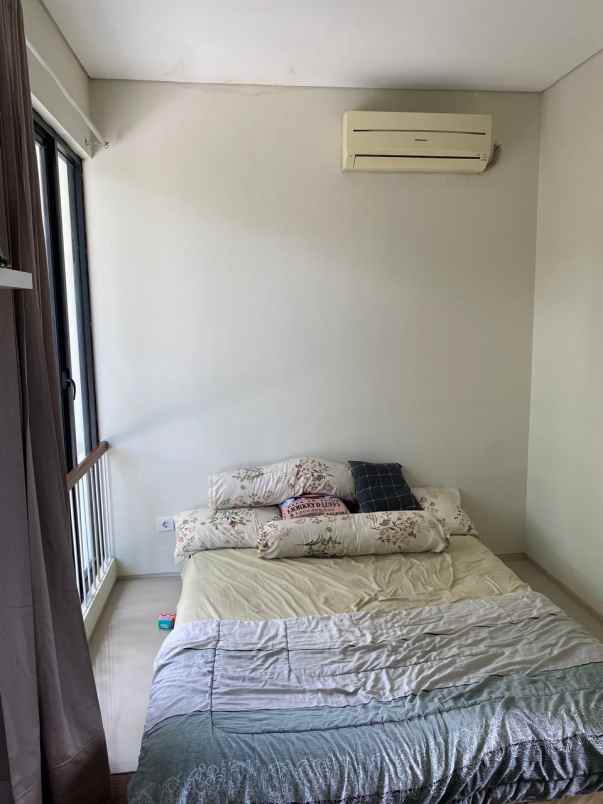 dijual rumah jalan northwest lake