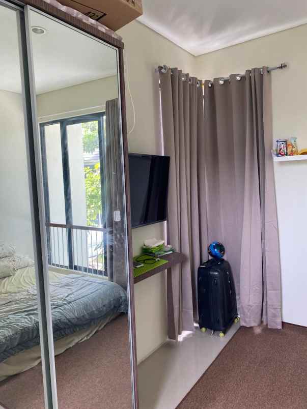 dijual rumah jalan northwest lake