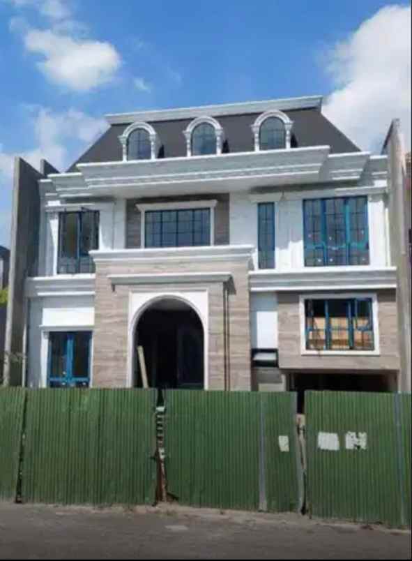 dijual rumah jalan pakuwon indah