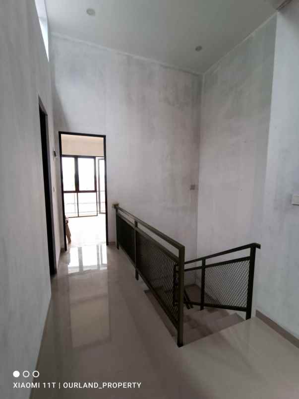 dijual rumah jalan raya cinere nempel